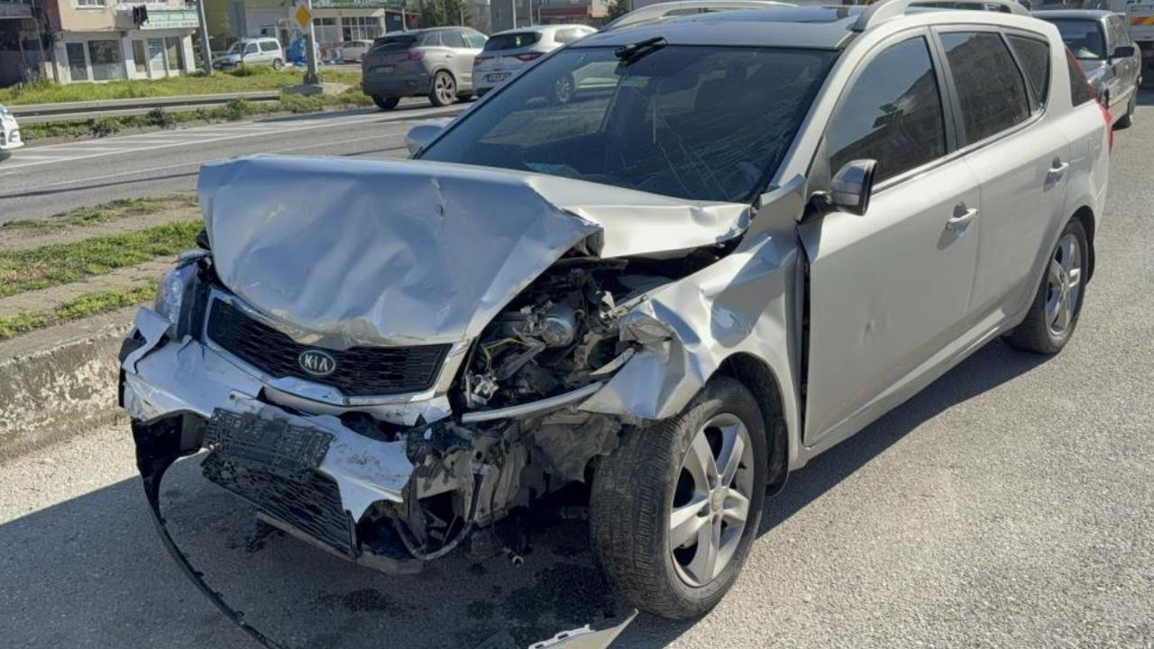 Samsun'da otomobil hafif ticari araca çarptı: 4 yaralı