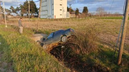 Samsun’da otomobil kanala düştü