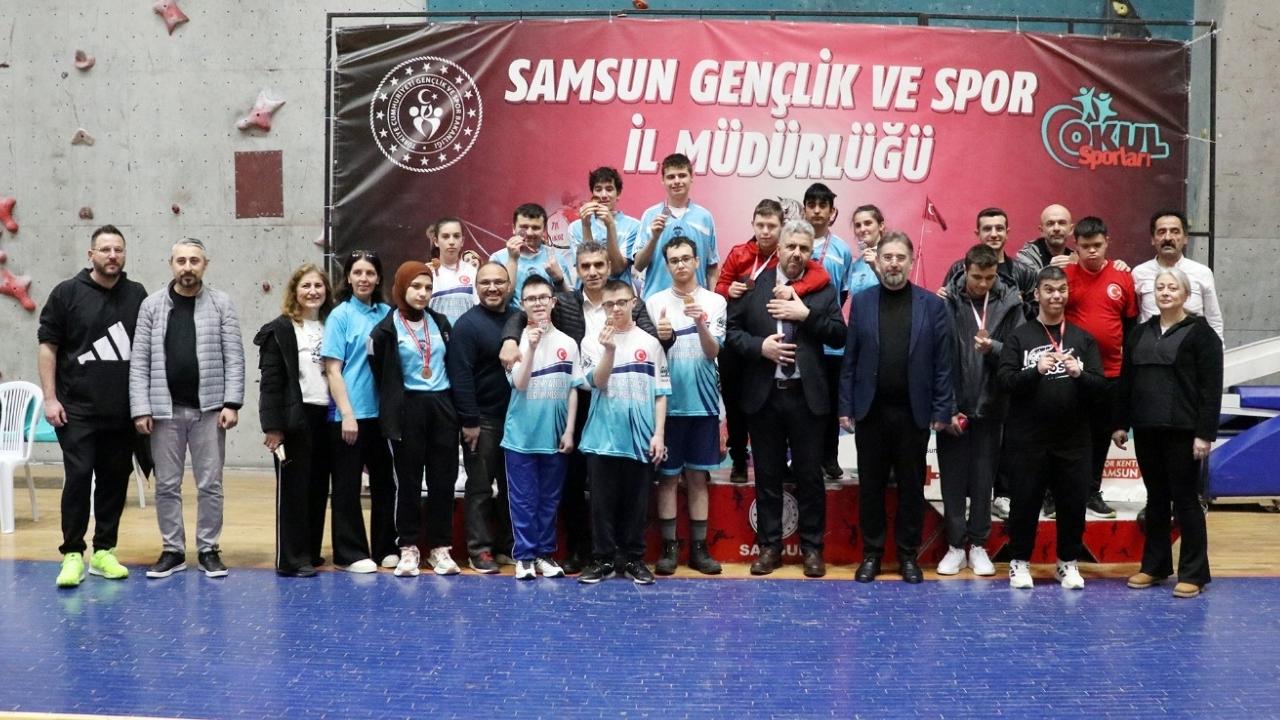 Samsun'da özel sporcular masa tenisinde yarıştı