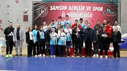 Samsun'da özel sporcular masa tenisinde yarıştı