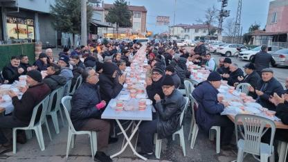 Samsun'da sıcacık iftar yemeği! Mahalle sakinleri kocaman sofrada buluştu