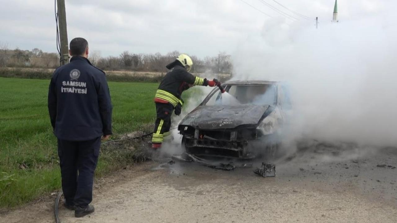 Samsun'da yanan araç kullanılamaz hale geldi