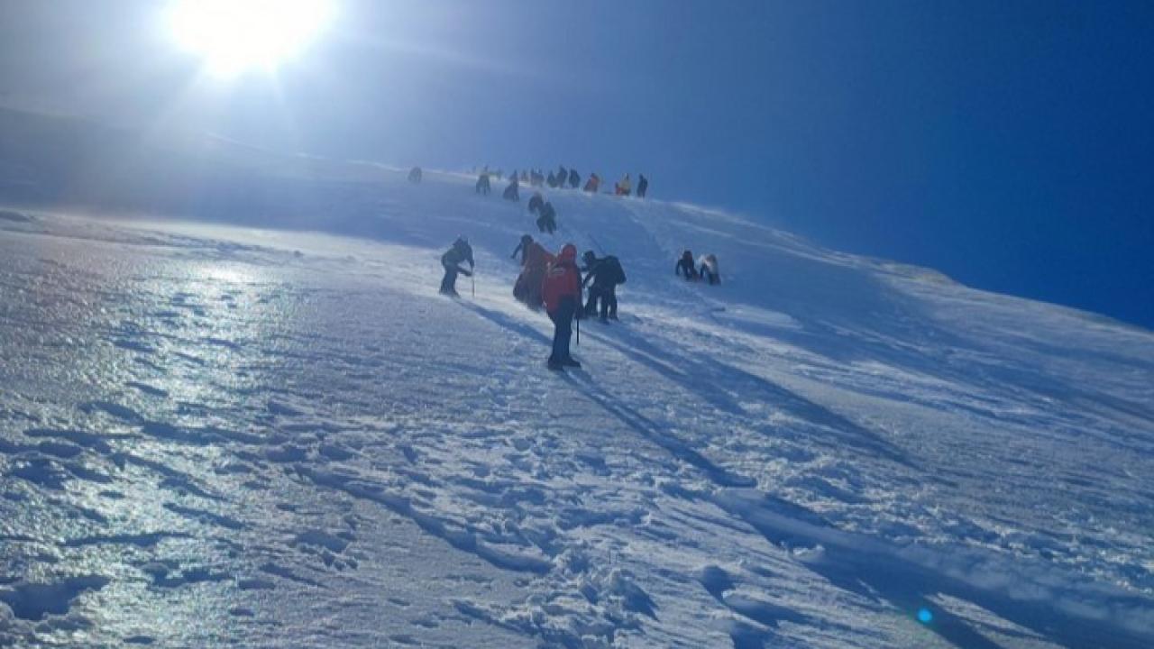 Uludağ'a tırmanırken düşen 2 kadın mahsur kaldı