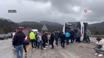 Yağış nedeniyle Konya’da yolcu otobüsü devrildi!