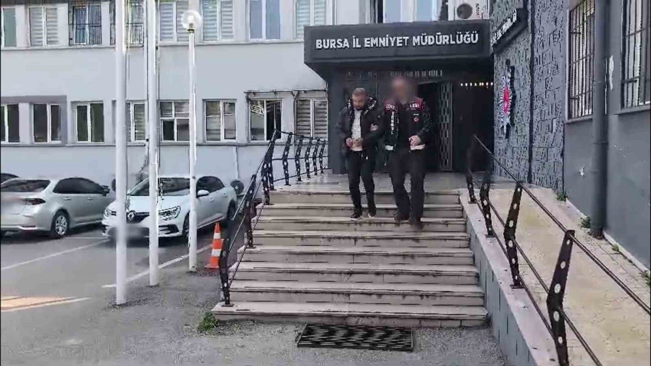 Yardım paralarını kendisi alan sosyal medya fenomeni tutuklandı