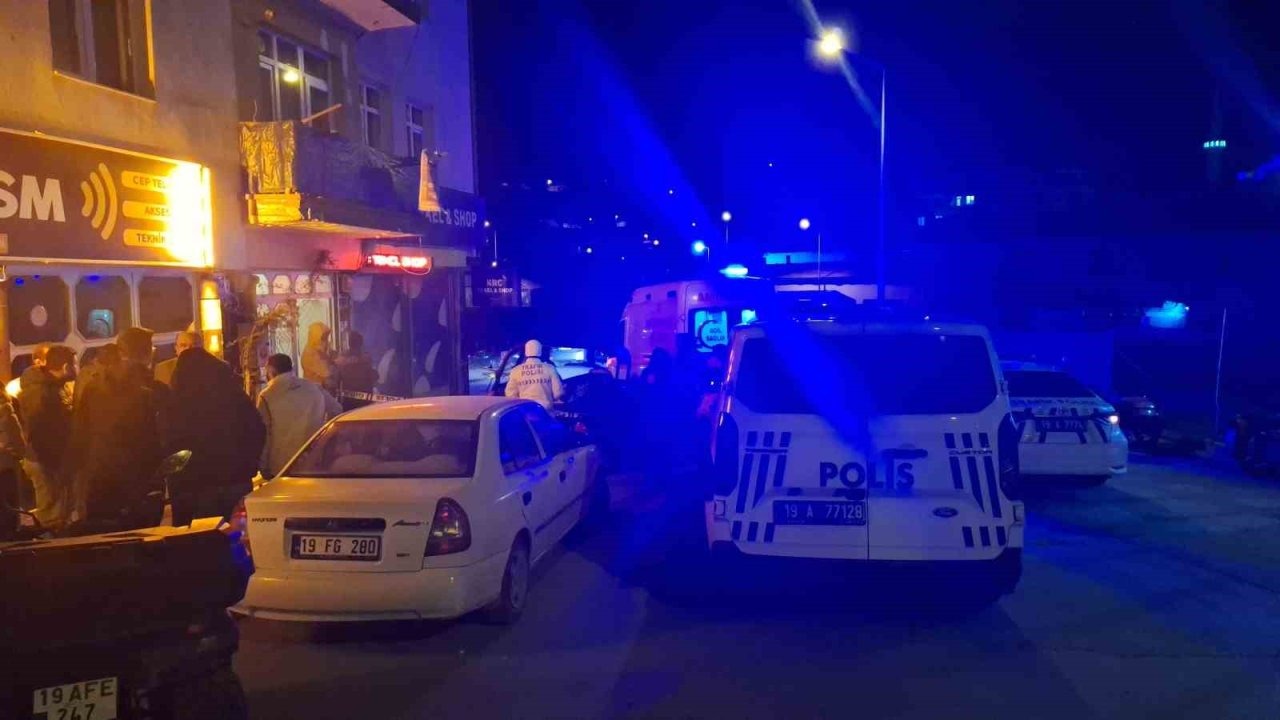 Yaşlı adam metrelerce yükseklikten beton zemine çakıldı