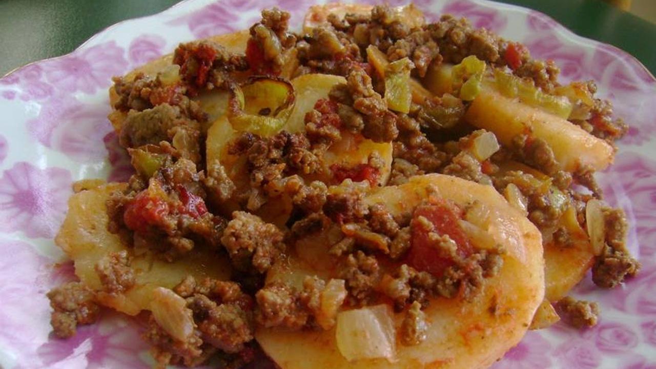 Yumuşacık patatesli kıymalı musakka tarifi