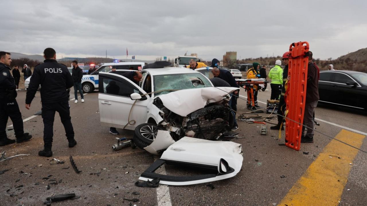 Zincirleme trafik kazası! Ölü ve yaralılar var