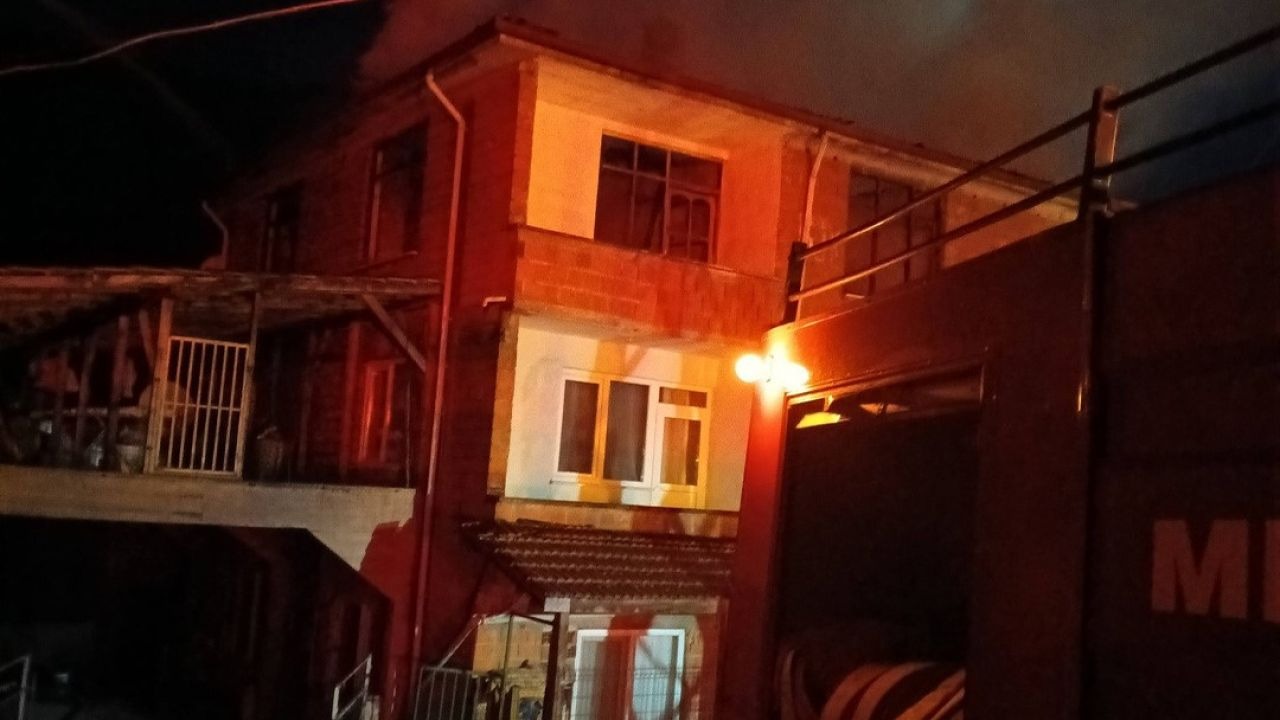 3 katlı binada yangın çıktı