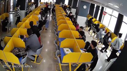 5.2’lik depremde öğretmenler öğrencileri için koştu!