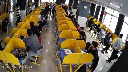 5.2’lik depremde öğretmenler öğrencileri için koştu!