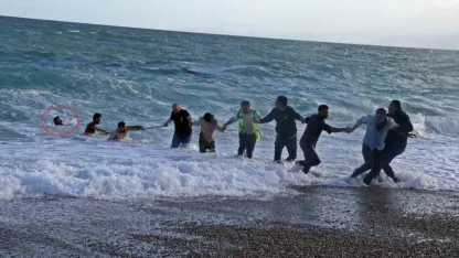 Can pazarının yaşandığı sahilde boğulan genç egzama için denize girmiş