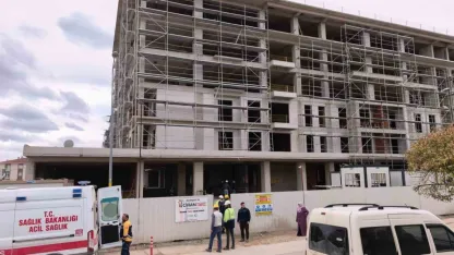 İnşaatın 2. katından düşen işçi yaralandı