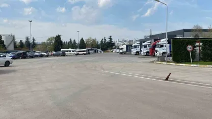 Lastik fabrikasında makineye sıkışan işçi can verdi