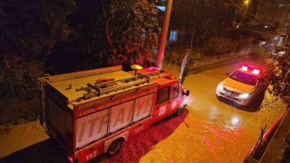 Savrun Çayı taştı, Kadirli’de hayat durma noktasına geldi