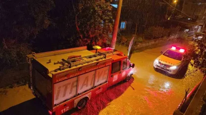 Savrun Çayı taştı, Kadirli’de hayat durma noktasına geldi