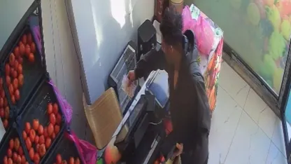 Kasada kimse yokken alışverişini yaptı, parasını bırakıp gitti