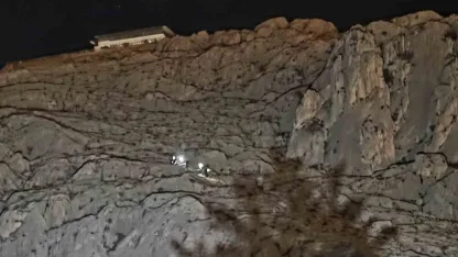 Kayalıklardan atlayan cezaevi firarisi kurtarıldı