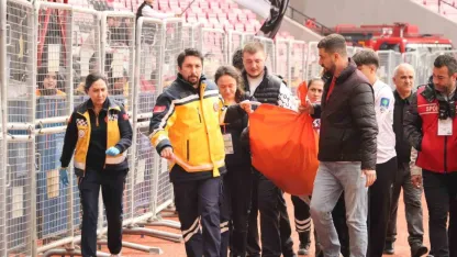 Taraftar tribünde epilepsi nöbeti geçirdi