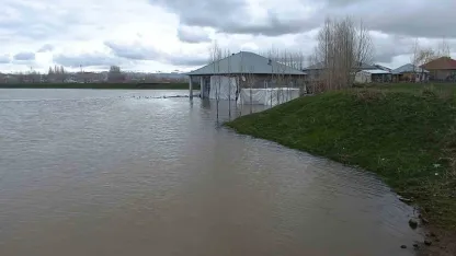 Patnos’ta sağanak taşkına neden oldu: Evleri su bastı