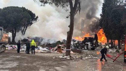 Çöplük alanda korkutan yangın: Gökyüzü dumanlarla kaplandı