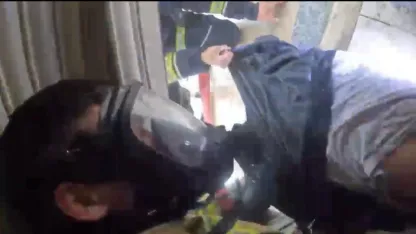 Filmleri aratmayan kurtarma operasyonu: Yangının ortasında kaldı