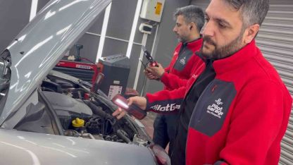 Aracını satmak isterken podyenin farklı bir araca ait olduğunu öğrendi! Neye uğradıklarını şaşırdılar