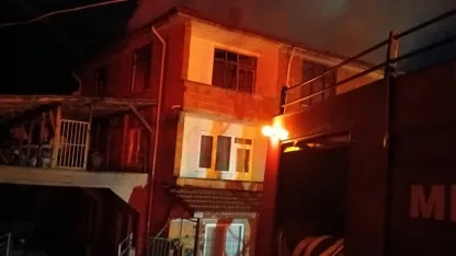 3 katlı binada yangın çıktı