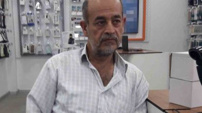 Gecekondunun çatısına uçan servis aracının şoförü hayatını kaybetti