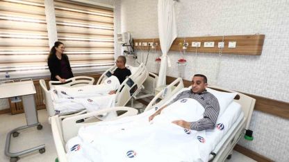 Hasta, doktoruna böbreğini verdi