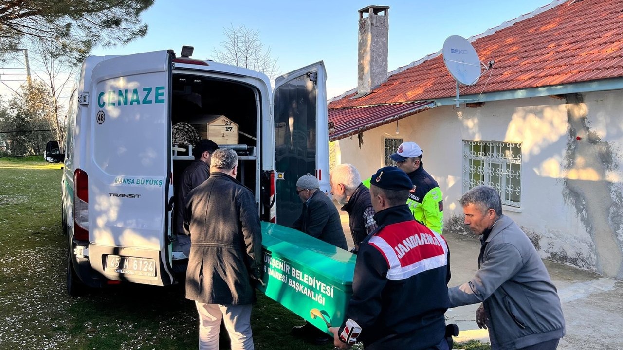 82 yaşındaki adam kendini astı