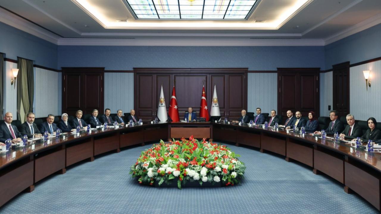 AK Parti MYK Erdoğan başkanlığında başladı