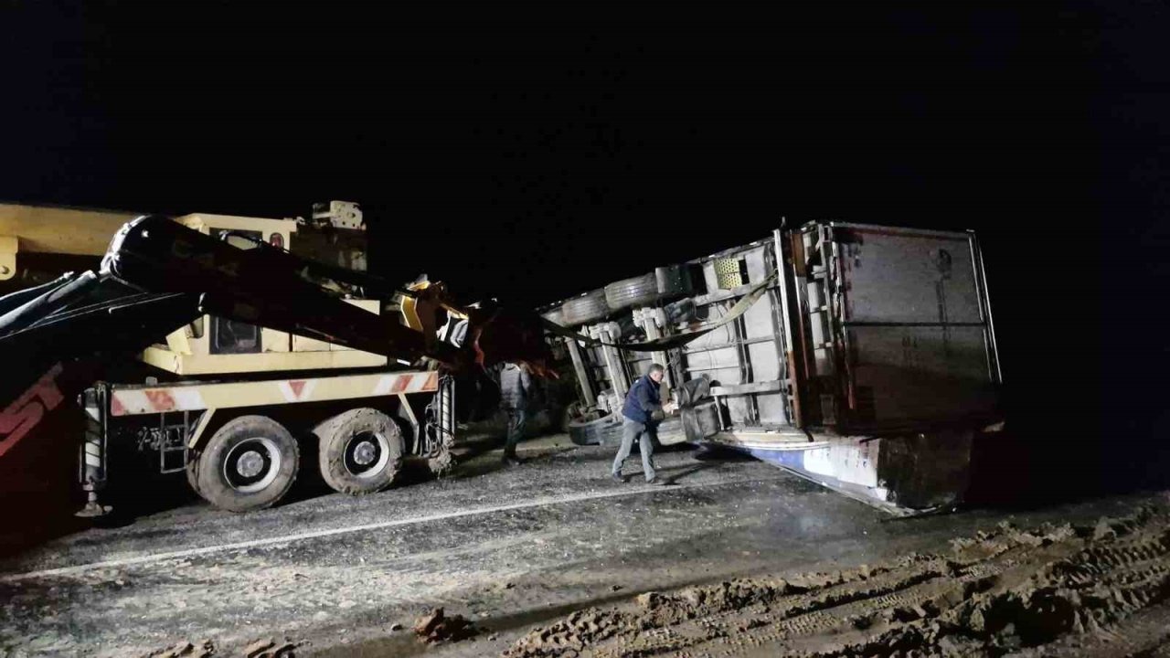 Ankara-Tokat karayolu saatlerce ulaşıma kapandı