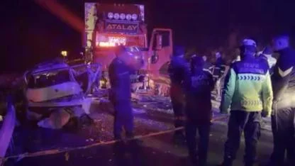 Antalya-Isparta karayolunda feci kazada çocuklarının üstüne kapanan anne öldü! Çocuklar kurtuldu