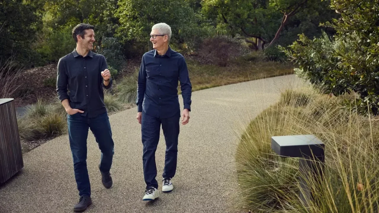 Apple'da köklü değişim! Tim Cook bıraktı işte yeni CEO