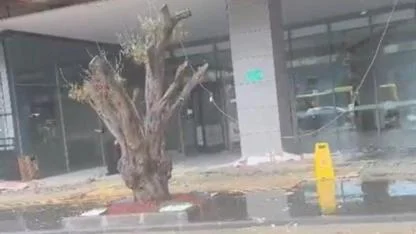 AVM'nin tavanı çöktü