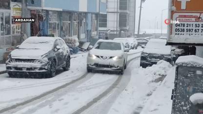 Bahar beklenirken tipi vurdu : Ardahan’da kış geri döndü
