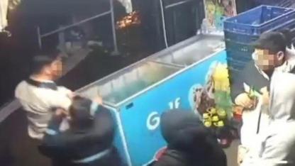 Bakkalda bıçaklı kavgada 1 kişi hayatını kaybetti