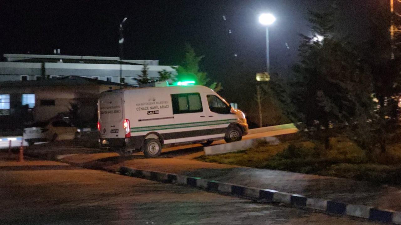 Başıboş köpekler dehşet saçtı! Bir çocuk öldü, bir çocuk yaralandı