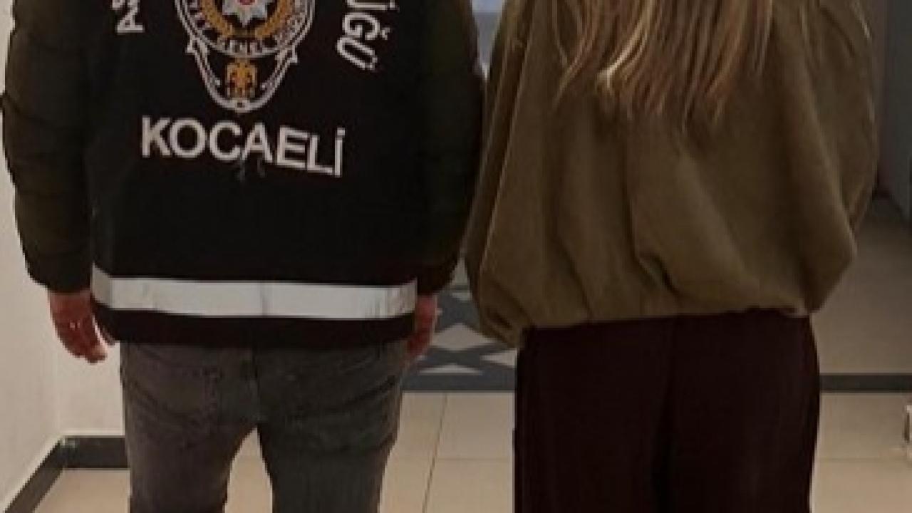 Başkasına ait kredi kartını 35 kez kullanan kadın sahte kimlikle yakalandı