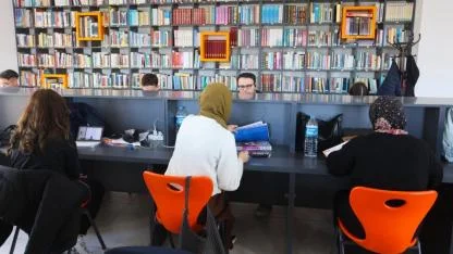 Canik Halk Kütüphanesi gençlerle dolup taşıyor