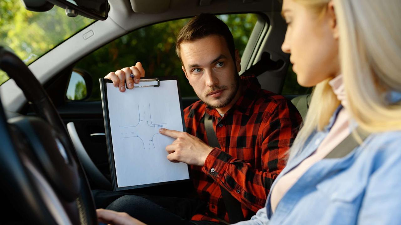 Direksiyon öğretmeni nedir, ne iş yapar, ne kadar maaş alır?