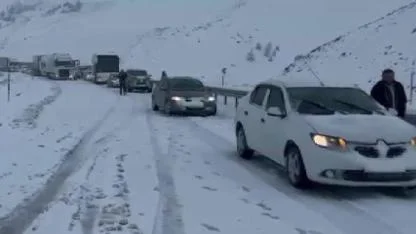 Erzincan- Sivas kara yolunda ulaşıma kar engeli