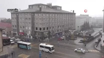 Erzurum güne lapa lapa karla uyandı