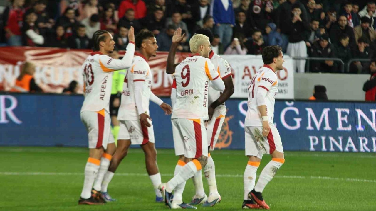 Galatasaray, Fenerbahçe ile puan farkını 4’e çıkardı