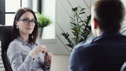 Halkla ilişkiler görevlisi nedir, ne iş yapar, ne kadar maaş alır?