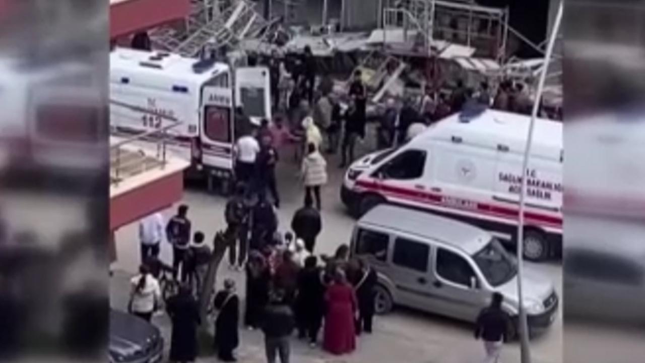 İnşaat iskelesi çöktü! 3 yaralı