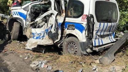 İzmir Bornava'da feci kaza! Freni patlayan tır karşı şeride geçti: Ölü ve yaralılar var