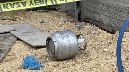 Kafasına mutfak tüpü düşen işçi hayatını kaybetti