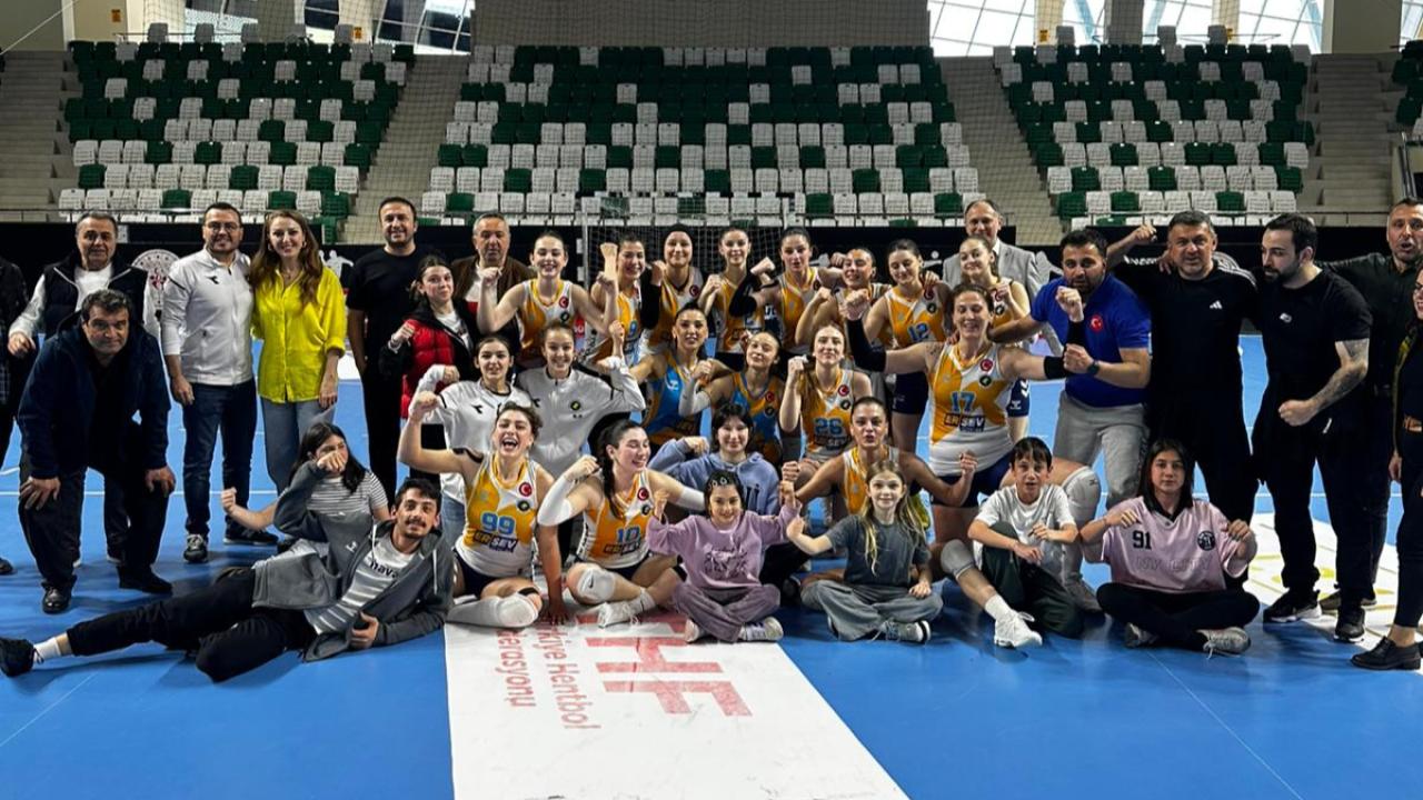 Kanarya55 tarih yazdı: Karadeniz Şampiyonu oldu, 2. Lig’e yükseldi